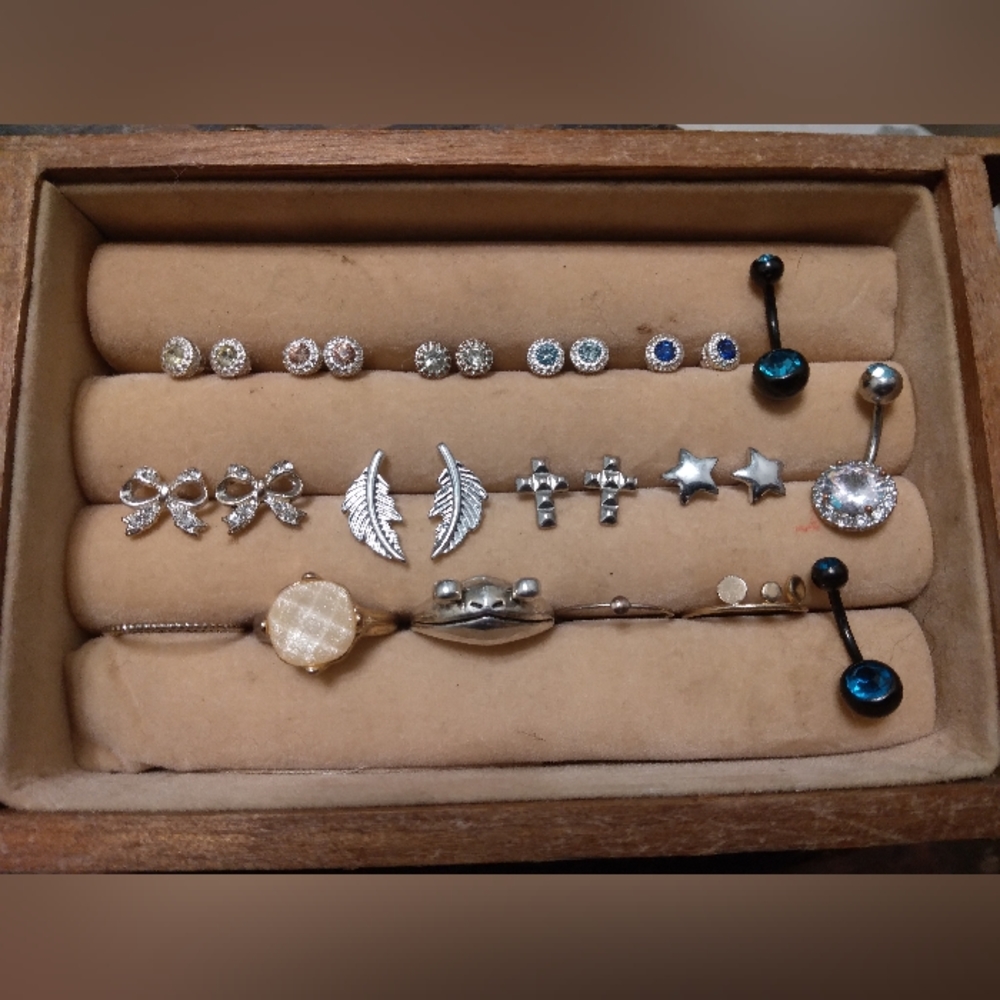 Women's Assorted Jewelry Bundle